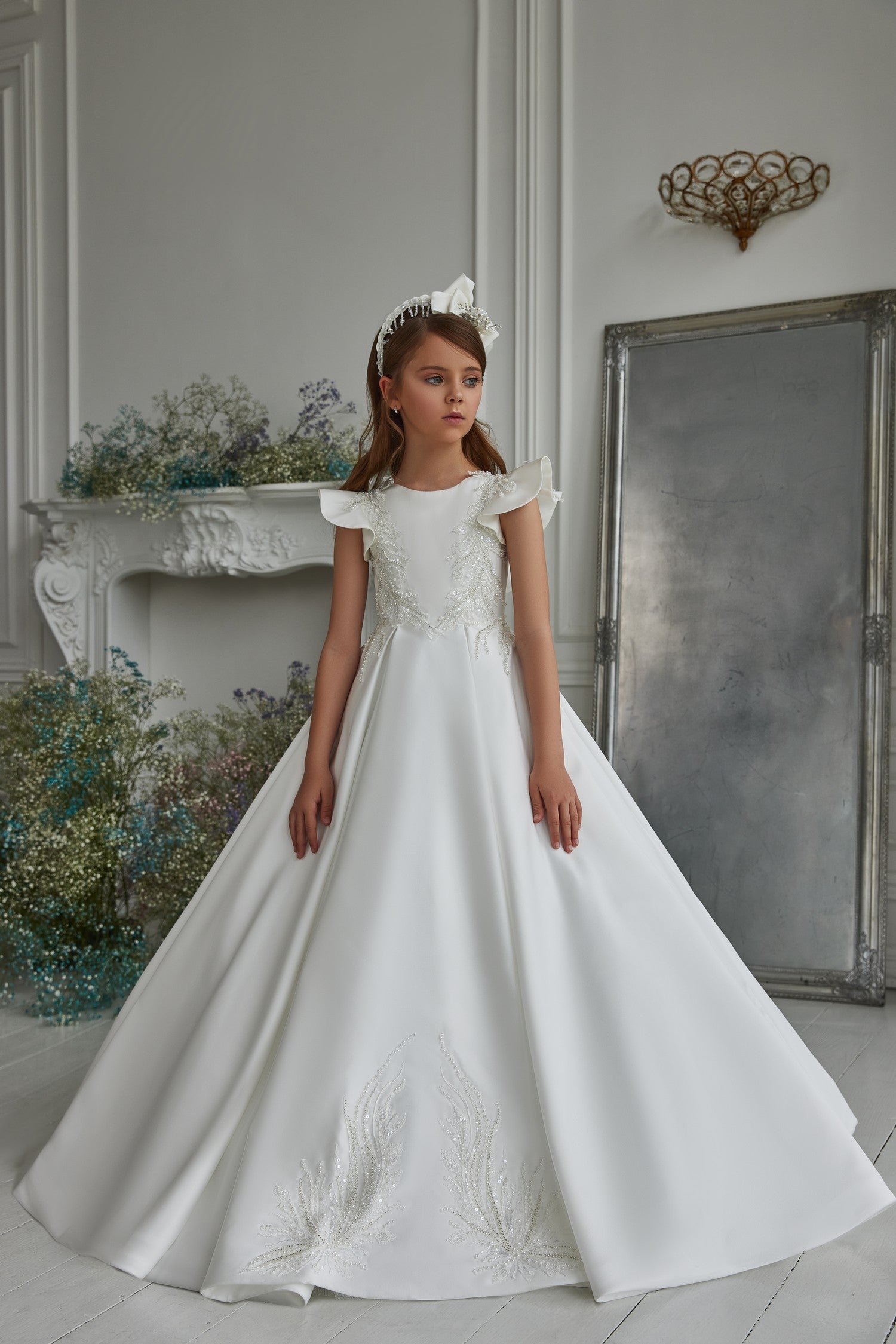 Graceful White Pentelei Dress for Girls - Timeless Elegance Graceful White Pentelei Dress for Girls - Timeless Elegance