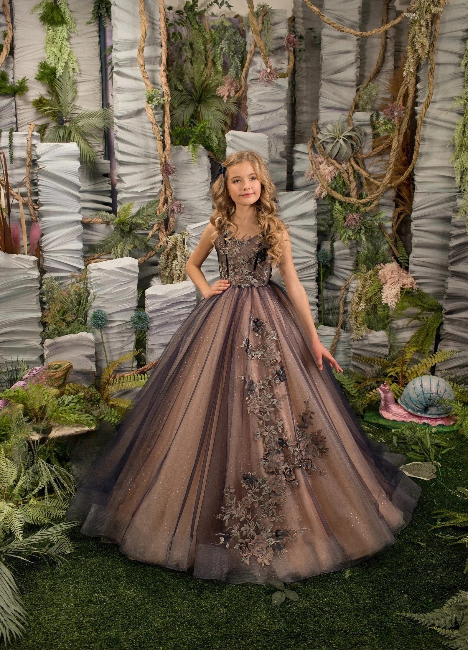 Exquisite Couture Flower Girl Pageant Party Embroidered Lace Tulle Gown