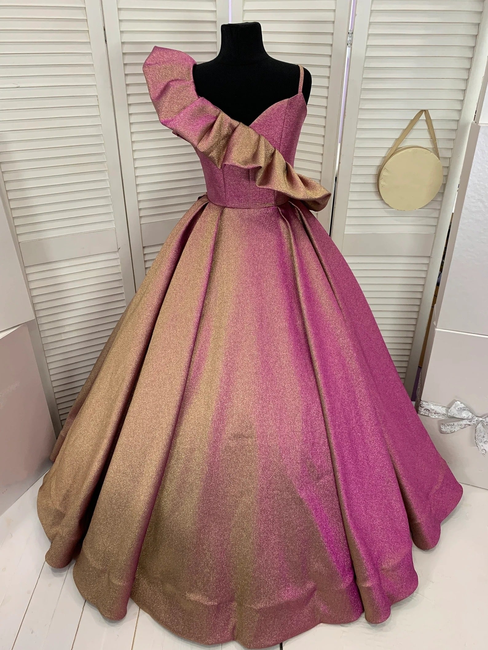 Girls Magnificent Couture Satin Taffeta Special Occasion Holiday Party Gown