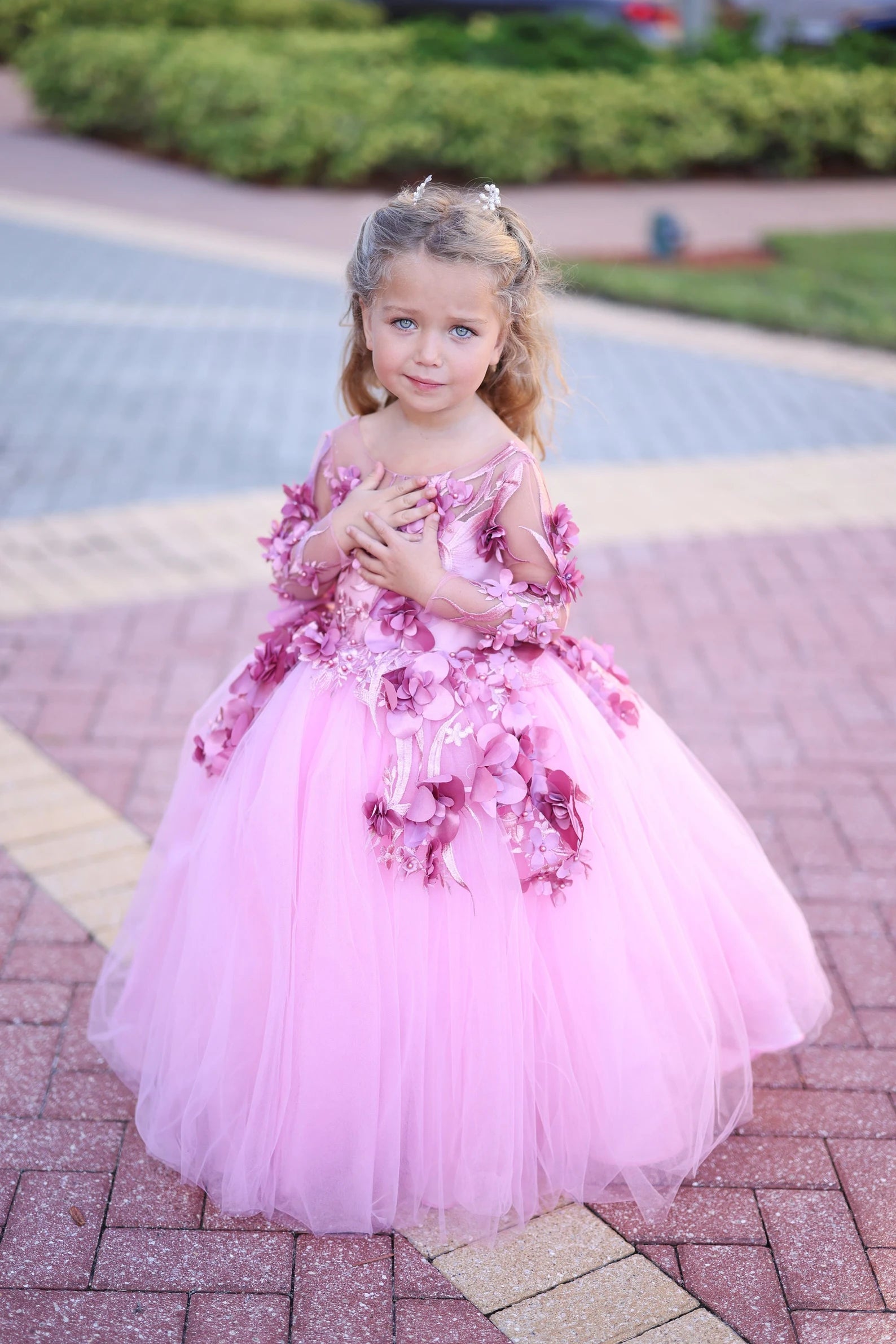 Stunning Couture Girls 3D Flower Tulle Satin Wedding Flower Girl Dress With Train