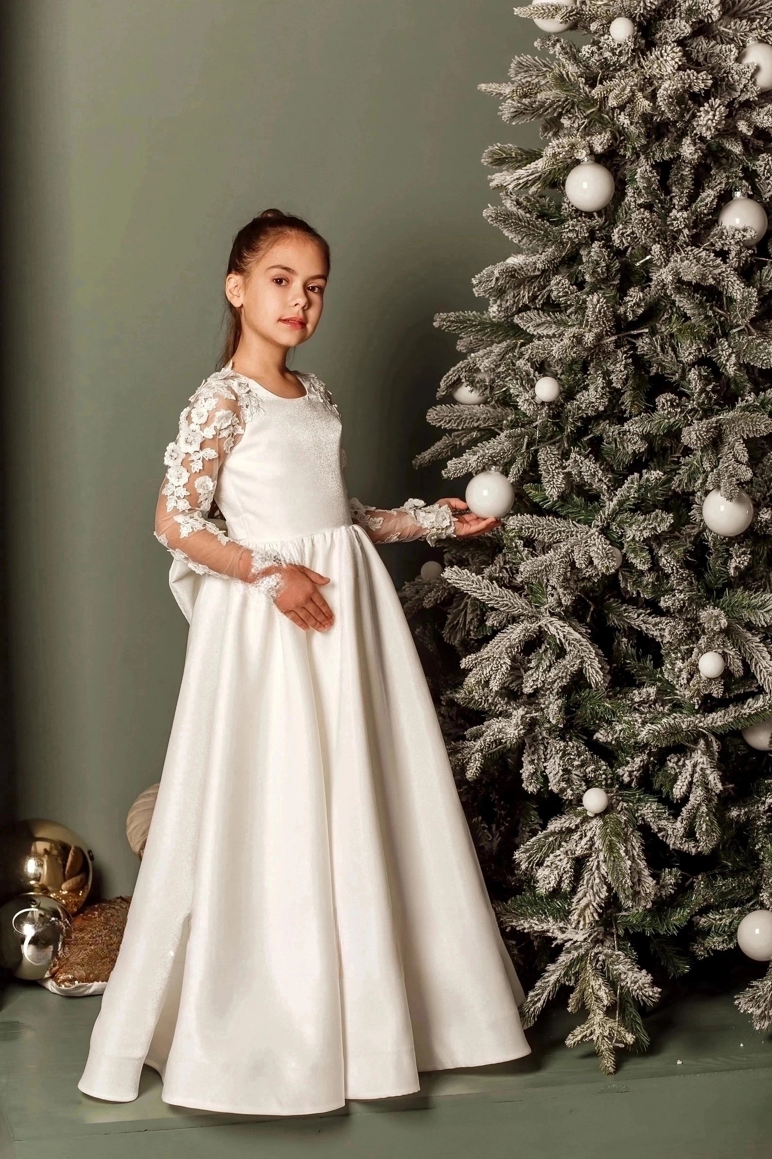 Elegant Satin Lace Wedding Party Communion Flower Girl Gown With Train